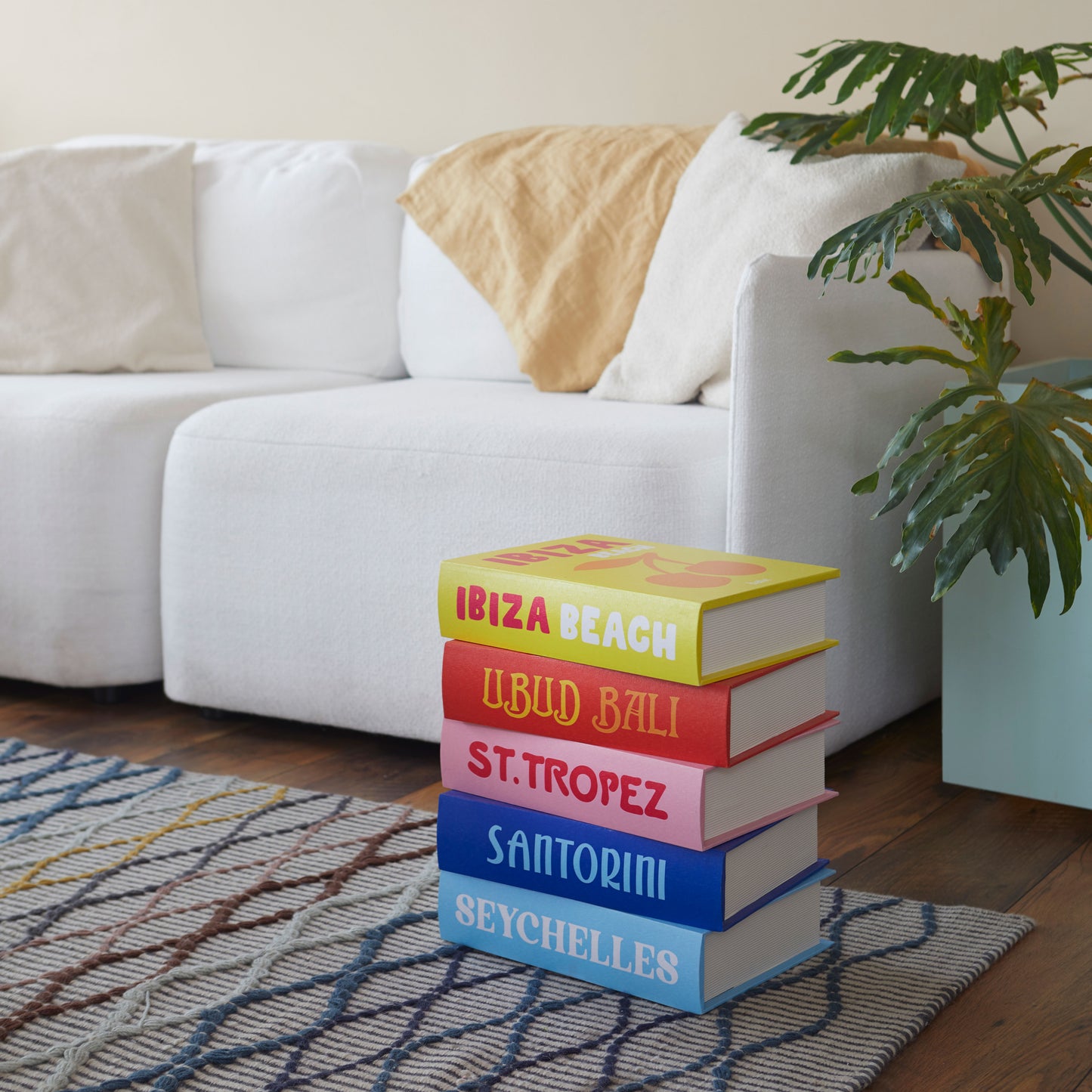 SIDE TABLE BOOKS PARADISE